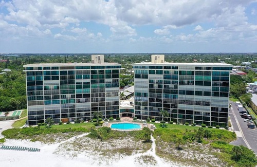 Siesta Key Village Apartment | Gorgeous 2-bedroom penthouse apartment in wonderful Siesta Key