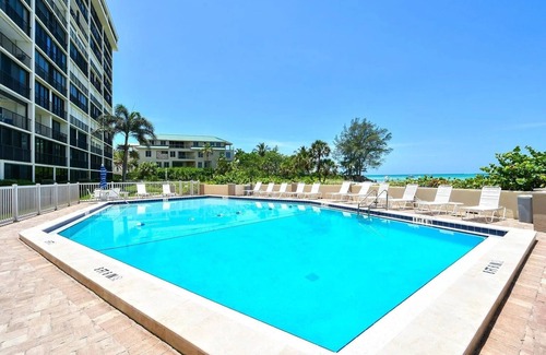 Siesta Key Village Apartment | Gorgeous 2-bedroom penthouse apartment in wonderful Siesta Key