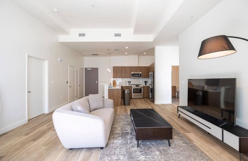 Koreatown Apartment | Gorgeous 2B2BA w/Balcony in LA (ID245)