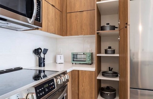 Koreatown Apartment | Gorgeous 2B2BA w/Balcony in LA (ID245)