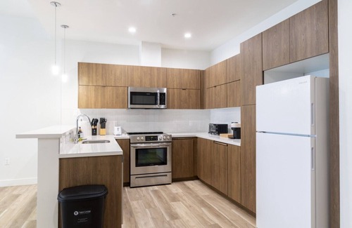 Koreatown Apartment | Gorgeous 2B2BA w/Balcony ID244