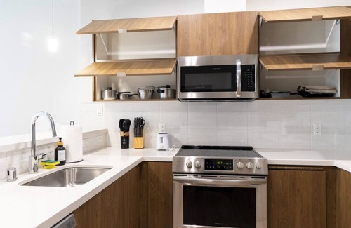 Koreatown Apartment | Gorgeous 2B2BA w/Balcony ID244
