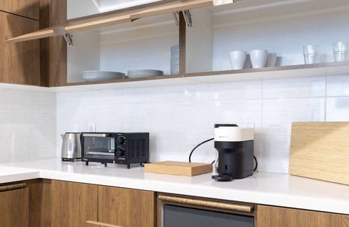 Koreatown Apartment | Gorgeous 2B2BA w/Balcony ID244