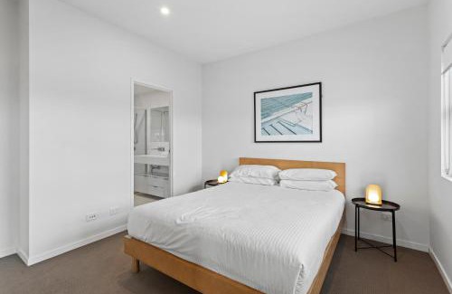 Bulimba Apartment | Gorgeous 3-Bed Apartment with City Views