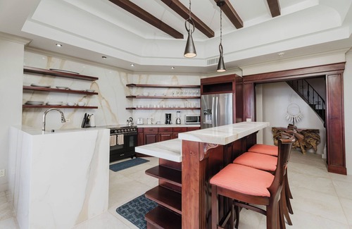 Canton Quepos Condo | Gorgeous 3-bedroom Penthouse Condo with Panoramic Views!