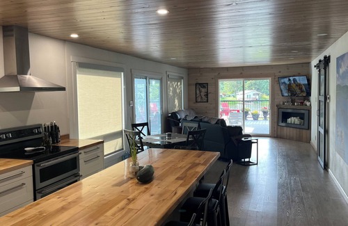 Manitoba Cottage | Gorgeous 3 bedroom retreat in Poplar Bay amid a 4 season playground