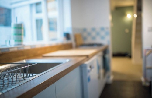 Reading City Centre Cottage | Gorgeous 3-bedroom Cottage by the River in Reading