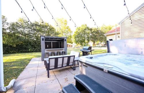 Green Bay House | Gorgeous 3 bedroom home, minutes from Lambeau!