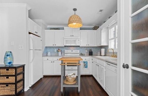 Tranquil Harbour House | Gorgeous 3BR 2BA House-Fenced Yard,Pool,Gazebo,Event Home, Sleeps 6