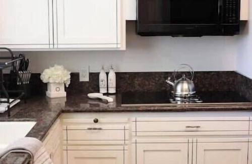 Carmichael House | Gorgeous 3BR Spacious Home w/Pool near CA Capitol