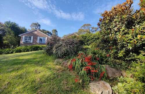Eltham House | Gorgeous 4-Bedroom Home & Venue on a Mansion - an acre land with Pool & Garden n