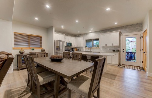 South Snyderville Basin House | Gorgeous 4 Bedroom Bear Hollow Village