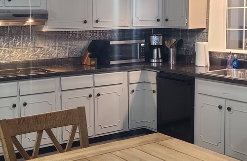 Middlesboro House | Gorgeous 4-bedroom house in Middlesboro KY with WiFi, AC. Minutes from LMU