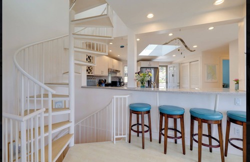 Wellfleet House | Gorgeous 4BR/3BA Wellfleet Cove-view home with Amazing Sunsets and Bay Views