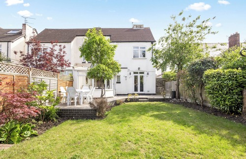 Oadby House | Gorgeous 5 bed period home in a superb location for convenience.