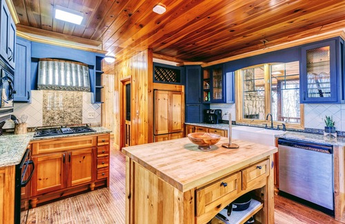 Mineral Bluff Cabin | 🌟Gorgeous 6BR Cabin w/Spa, Firepit & Mountain View ⛰