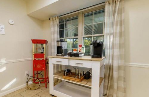 Northport House | Gorgeous Alabama Home 4 Miles to Stadium Sleeps 8