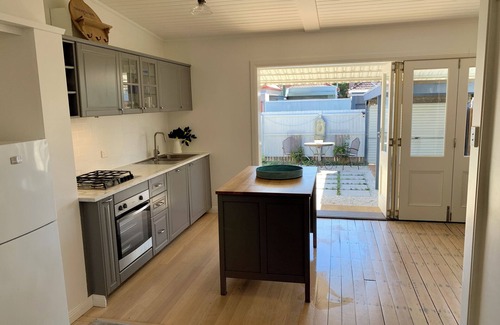 Naremburn House | Gorgeous and charming Naremburn cottage with free parking