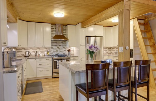 Victoria Harbour Cottage | Gorgeous and spacious Winfield Chalet just steps away from Georgian Bay!