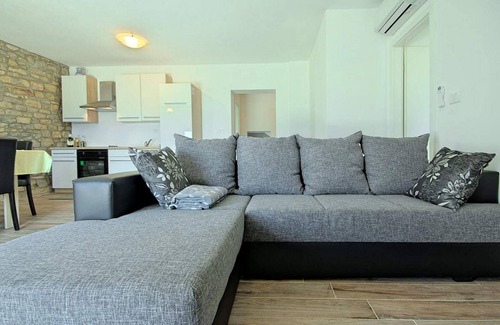 Krasica Apartment | Gorgeous apartment in Buje with WiFi