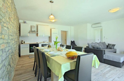 Krasica Apartment | Gorgeous apartment in Buje with WiFi