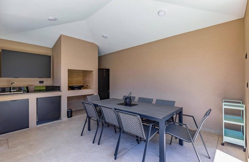 Snasici Apartment | Gorgeous apartment in Labin with WiFi