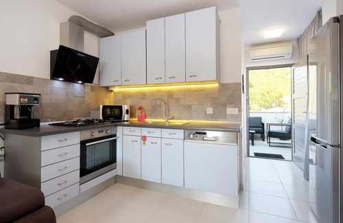 Stinica Apartment | Gorgeous apartment in Stinica with WiFi