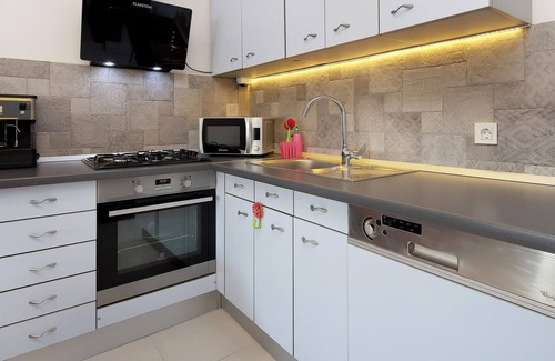 Stinica Apartment | Gorgeous apartment in Stinica with WiFi