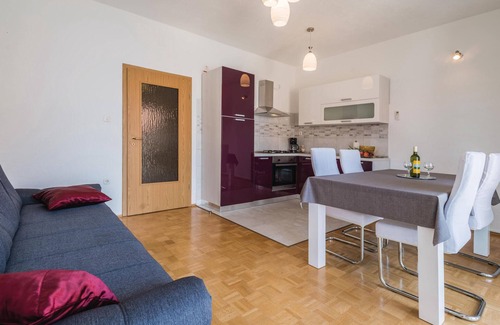 Vratarusa Apartment | Gorgeous apartment in Senj with kitchen
