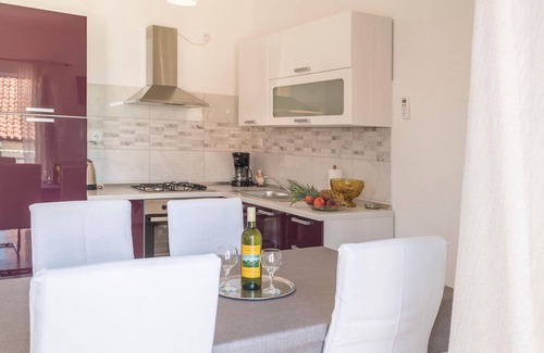 Vratarusa Apartment | Gorgeous apartment in Senj with kitchen