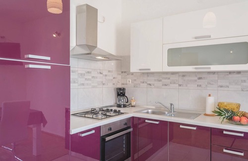 Vratarusa Apartment | Gorgeous apartment in Senj with kitchen