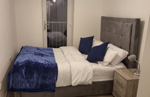 East End Apartment | Gorgeous Apartment in the Town by AP Management.