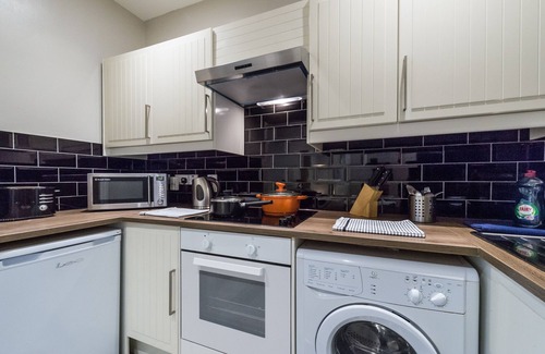 Brondesbury Park Apartment | Gorgeous Apartment-only 12 Minutes by Tube to Oxford Street!