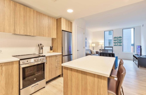 West Fens Apartment | Gorgeous Apt with Kitchen and Lounge