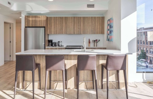 West Fens Apartment | Gorgeous Apt with Kitchen