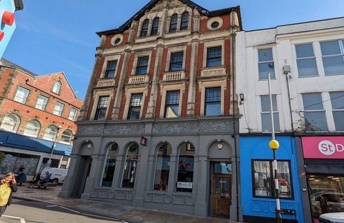 Merthyr Tydfil Apartment | Gorgeous, comfortable Apartment on the High Street