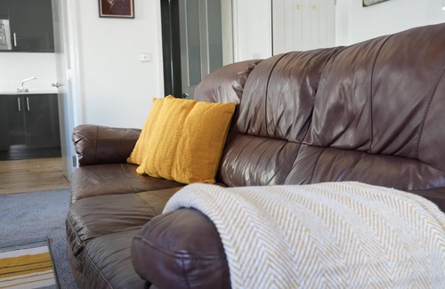 Merthyr Tydfil Apartment | Gorgeous, comfortable Apartment on the High Street
