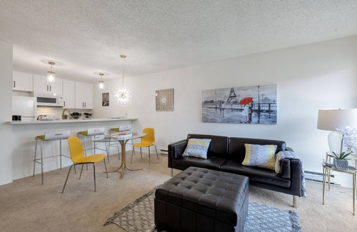 SeaTac Condo | Gorgeous condo near all amenities, restaurants, beaches, hiking