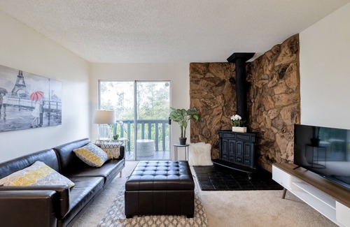 SeaTac Condo | Gorgeous condo near all amenities, restaurants, beaches, hiking