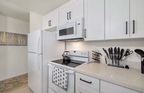 SeaTac Condo | Gorgeous condo near all amenities, restaurants, beaches, hiking