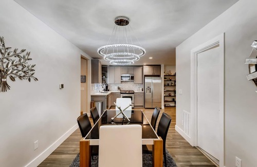 Tukwila House | ♫ Gorgeous, Contemporary ♦ 4 BDRM /2 BATH Home ✨