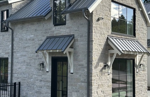 West Vancouver Cottage | Gorgeous Cottage retreat only steps to trails, beaches and local shops.