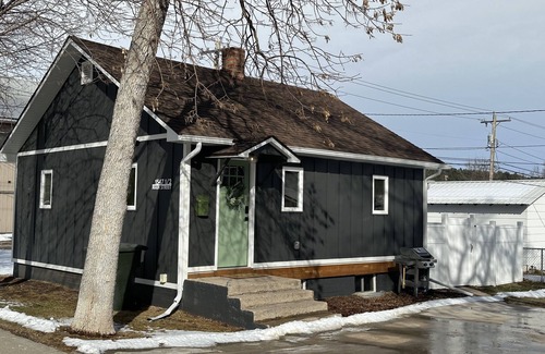Sturgis House | Gorgeous Cottage on Main Street Sturgis