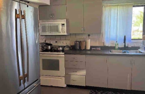 Roseneath House | Gorgeous Cozy 5 Bedroom Cottage at Rice Lake!