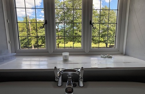 Stratton Audley Cottage | Gorgeous double room in lovely cottage. Bicester Motion Village Brackley Sstone