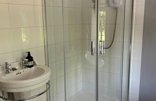Stratton Audley Cottage | Gorgeous double room in lovely cottage. Bicester Motion Village Brackley Sstone