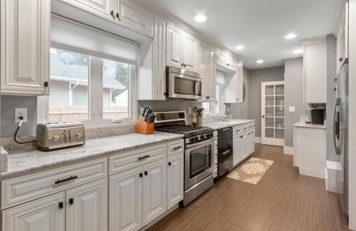 Lake Geneva House | Gorgeous Downtown Bungalow, Walk Everywhere!