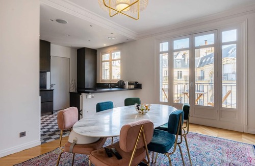 Porte-Dauphine Apartment | Gorgeous Eiffel Tower/Champs Elysées