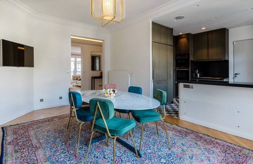 Porte-Dauphine Apartment | Gorgeous Eiffel Tower/Champs Elysées