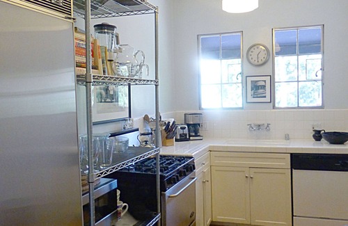 Beverly Hills Apartment | GORGEOUS FURNISHED APARTMENT IN BEVERLY HILLS COURTYARD BLDG!
